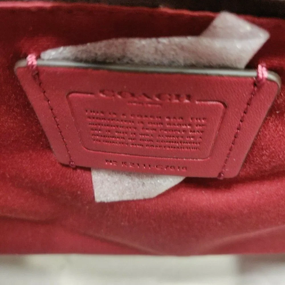 NWT C7616 COACH CITY TOTE IN SIGNATURE CANVAS WITH HEART PETAL PRINT